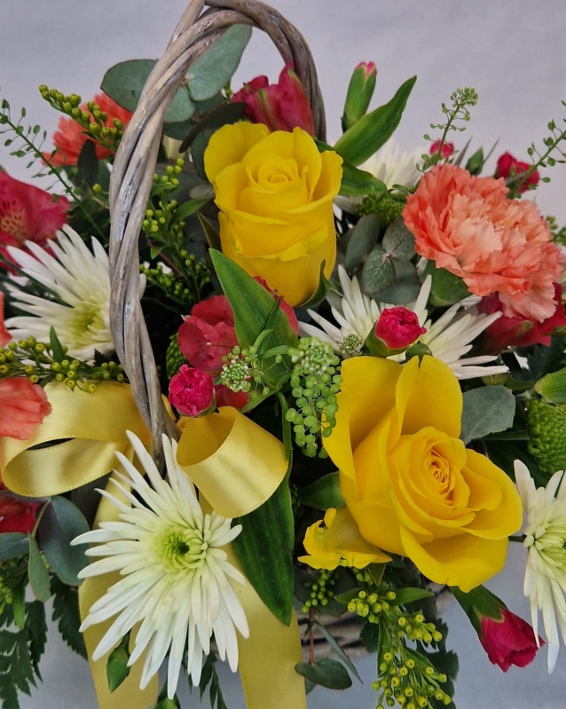 Bright N Breezy Basket