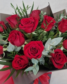 Elegant 12 Red Rose Hand Tied
